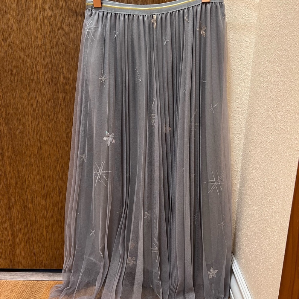 Gray tulle skirt